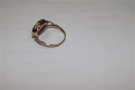 A Georgian gold and carnelian set signet ring, size J.